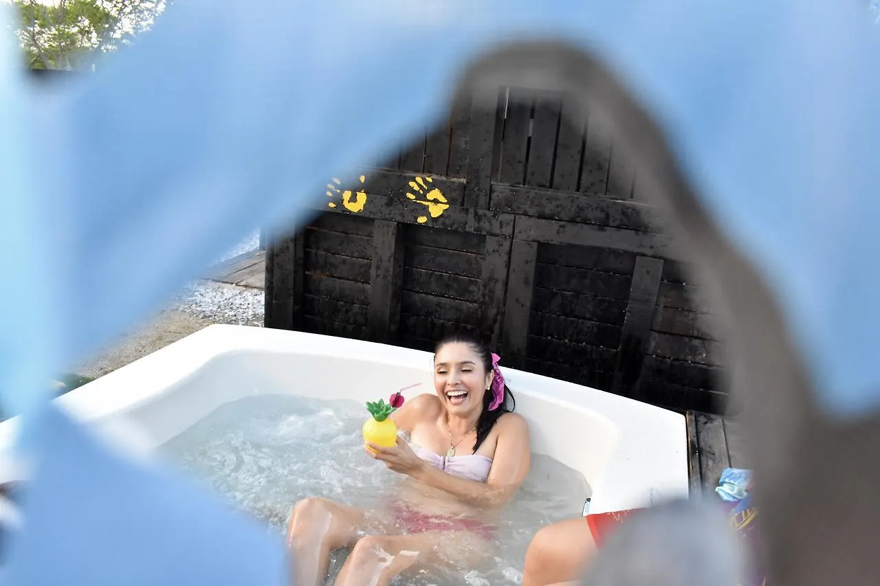 Guest house Paraiso Lounge Bonda